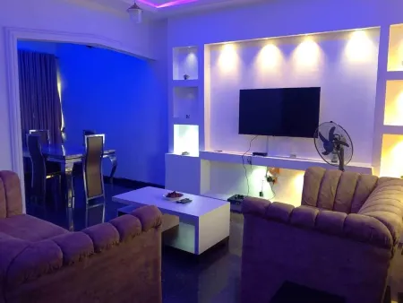 2 Bed-Sleeps 4-Free Parking-AirCon