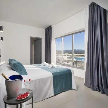 Hotel Base - Adults Only