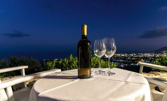 Phaos Santorini Suites