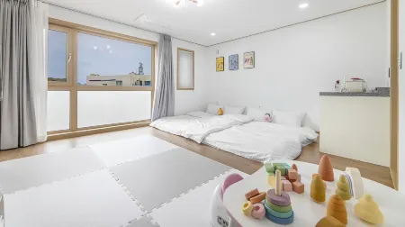 Jeju Hi Mom Kids Family Pension Black