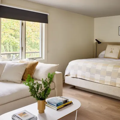 Tälta Lodge, a Bluebird by Lark Hotels near Bingham Falls