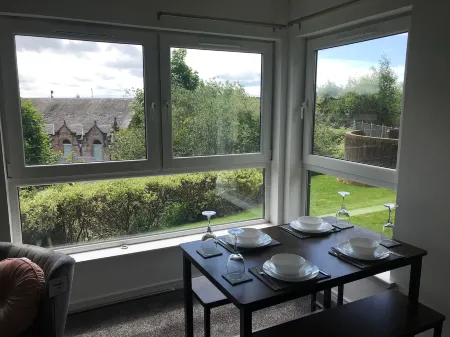 Walker Suite No 60 - Donnini Apartments Отели в г. Килмарнок