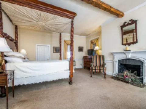 Wayside Inn Hotels in Frederick County
