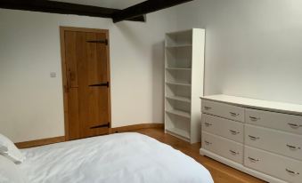 Delightful 4Bd Home Full of Flair Edenbridge Kent