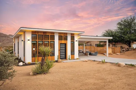 Chicory by AvantStay Modern Desert Retreat w Hot Tub