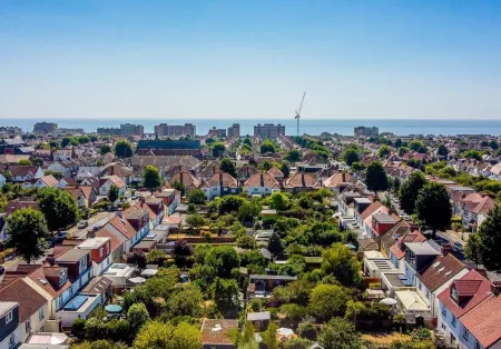 Green Mews 3 with Free Parking - by My Getaways Отели рядом с достопримечательностью «Brighton Fishing Museum»