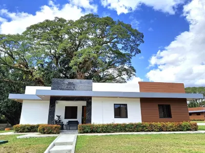 Aurora Villas and Cabin Resort Hotel in zona Clark