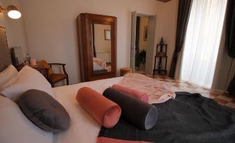 1940 Luxury Accommodations - Rubino Boutique Apartment