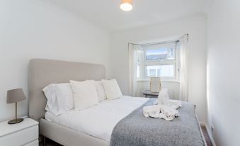 3Br Central Patio Home with Parking