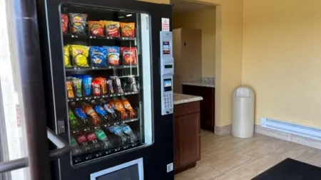 Economy Inn Pittsburgh Airport Отели рядом с достопримечательностью «Парк Саси Леттери Риверфронт»