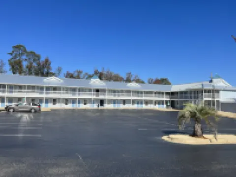 Key West Inn - Millbrook Hotels in Millbrook