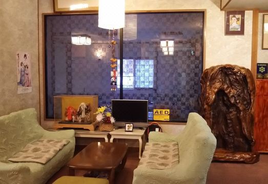 교토 료칸의 정원과 외부 전경