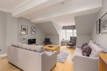 Destiny Scotland - Princes Street Residence Отели в г. Эдинбург