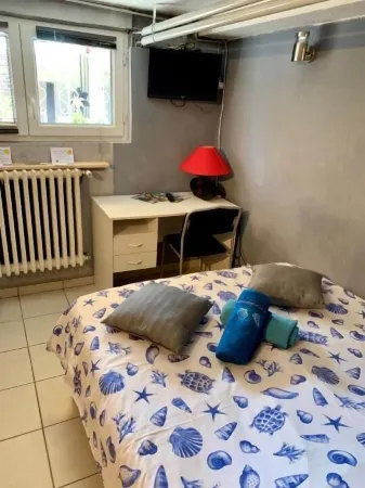 Aux 2 Lots Отели рядом с достопримечательностью «Eglise Saint-Irenee»