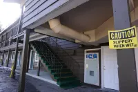 A&A Lake Tahoe Inn - parking