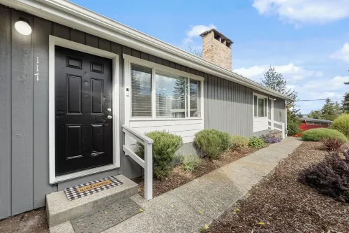 Charming 2-bedroom apartment with WiFi, AC in Olympia