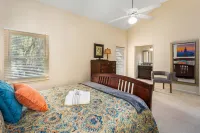 Beautifully Decorated Home Close to Everything