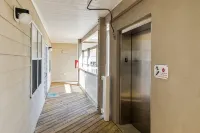 Private Balcony with Water View - Sea La Vie! Отели в г. Индиан Бич