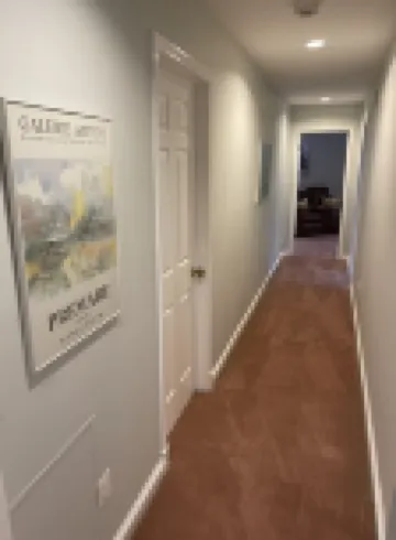 Roomy 2 Bedroom Apt. w/en Suite BA, Private Entry & Parking, Tennis Court