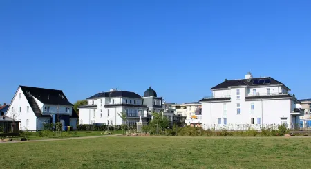 Cozy apartment on the ground floor with terrace, 200m to the beach Отели в г. Бёргеренде-Ретвиш