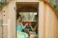 Mystic Woods, Ultimate Glamping 3 Tents, Sauna, 2 hot tub, & 3 firepits - Homestays