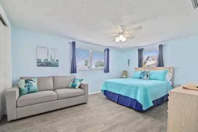 Lakeside Paradise Hotels near Key Vista Nature Park