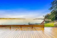 Cozy Oceanfront Cabin with Large Deck & Water Views - Close to Beach Hotels in Island County