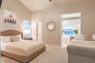 Beautiful home W/Pool Close to National Parks.