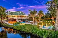 Heated Pool, Hot Tub, and Scenic Views - Luxurious Retreat