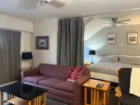Ski Lift Access, Pool, Sauna, Hot Tub - Spacious Inviting Studio