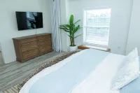 Luxurious Oasis with Golf Course and Pool - Tranquil Escape