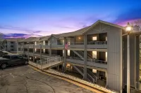 Access to Pools and Tennis Courts - Elegant Waterfront Escape