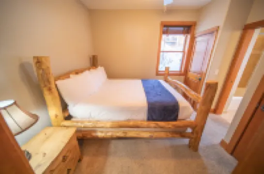 Community Hot Tub and Scenic Views - Charming Mountain Getaway