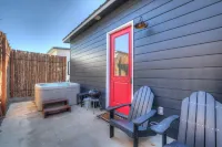 Hot Tub and Cozy Outdoor Patio Retreat - Charming Oasis