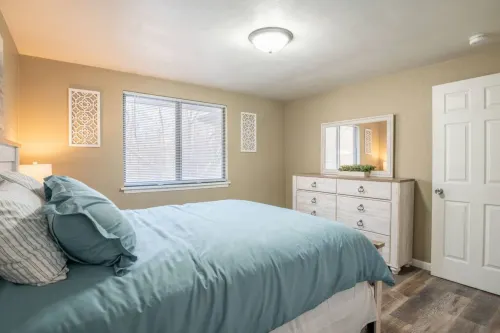 Wood'Inn - Cozy 2BD over the bridge Hôtels à : Fondulac Township