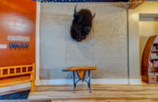 Spacious Suite with Private Services - Captivating Western Retreat