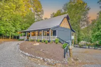 Coosawattee Cabin - pool, gym & tennis - fireplace, fire pit & central AC 艾利嘉住宿飯店
