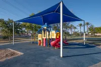 Stunning Lake Views and Luxurious Amenities - Exquisite Family Escape