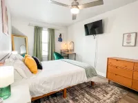 Fully Equipped Kitchen and Cozy Comforts - Charming Getaway