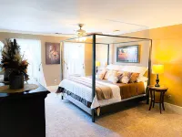 Private Pool and Backyard Retreat Near Columbia - Charming Oasis Hotels in Irmo