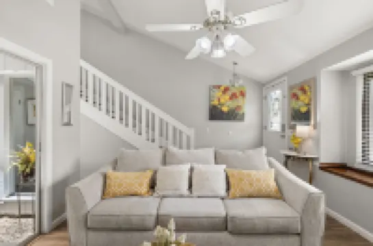 Cozy Cottage with Spacious Backyard and Gourmet Coffee - Charming Haven