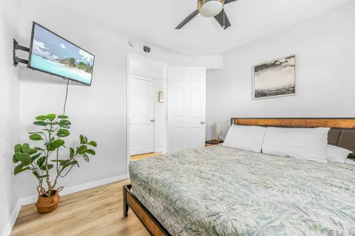 Private Balcony and Dock Access - Charming Waterfront Retreat Hotels in Brevard County