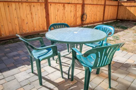 Charming Bungalow with Fenced Backyard - Delightful Escape