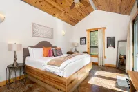 Private Hot Tub and Outdoor Fireplace - Charming Urban Oasis