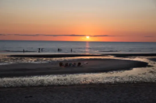 Game Space and Close to Beach - Charming Coastal Haven