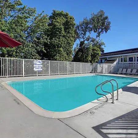 Super 8 by Wyndham Livermore