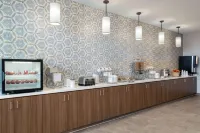 La Quinta Inn and Suites by Wyndham Lincoln