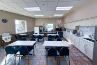 Super 8 by Wyndham Medicine Hat AB - Frühstück