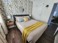 Fire Pit and Outdoor Games Await - Charming Family Retreat Hotels in Alpena