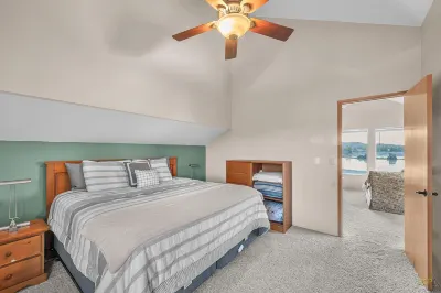 Breathtaking Bay Views and Cozy Fireplace - Beautiful Coastal Haven
